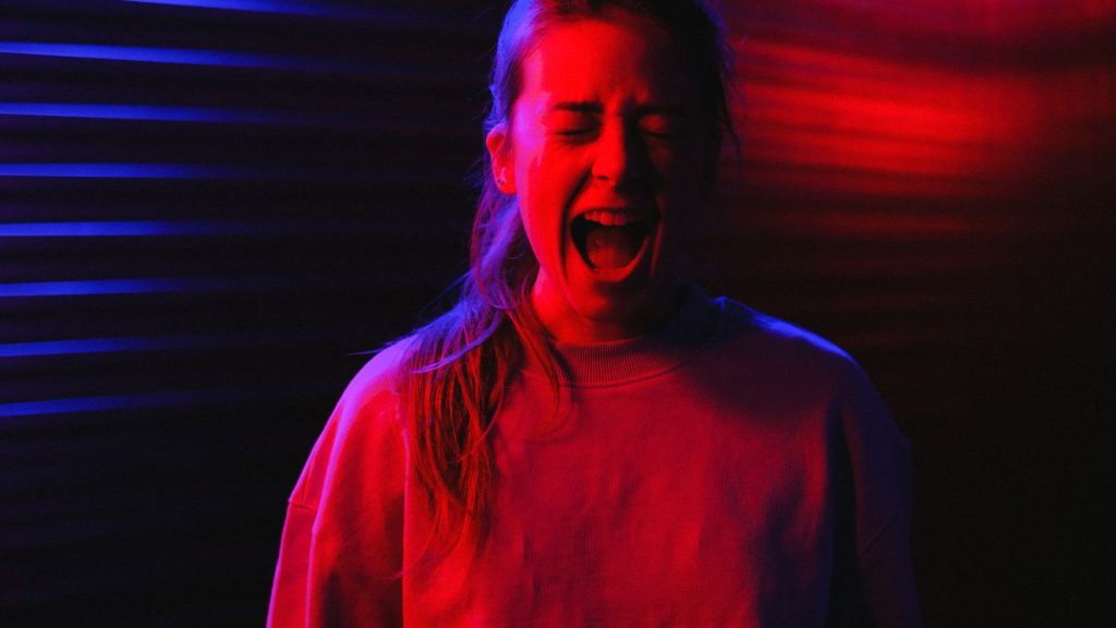 Bombariadó az iskolában. Rémület.