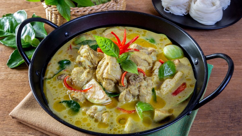 thai konyha, zöld curry, csirke,