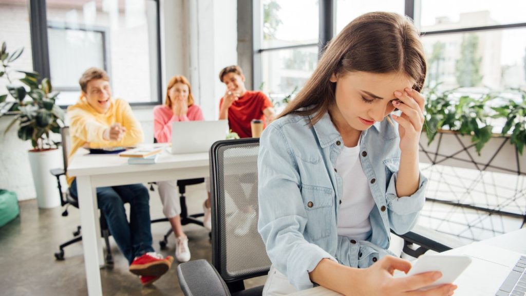 online bántalmazás,