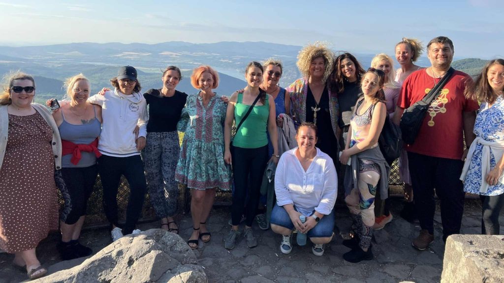 segítek egy családot,