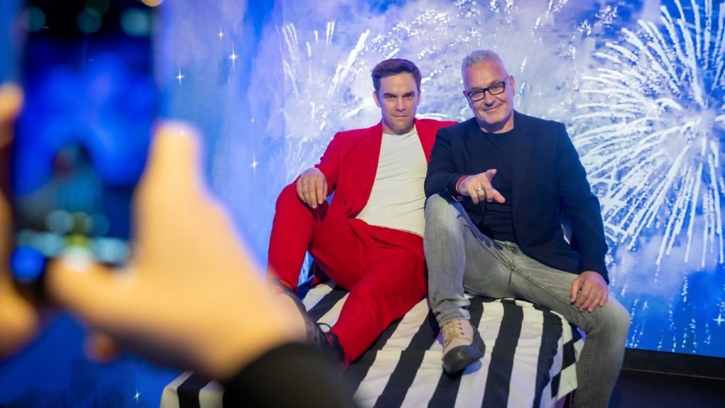 Robbie Williams, Madame Tussauds Budapest, Abaházi Csaba