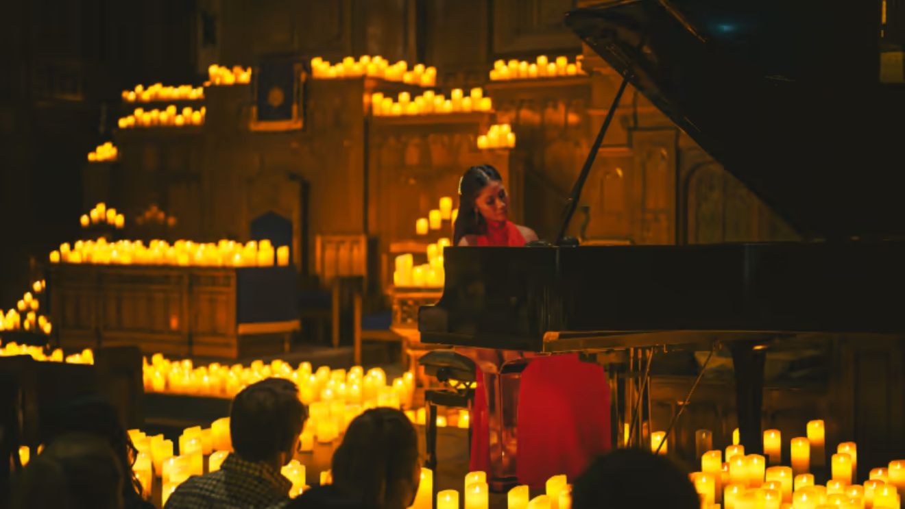 Ilyen volt a Candle light koncert: „A fények és a hangok mind az eleganciát tükrözik, mintha a Bridgerton egyik epizódjában lennénk.”