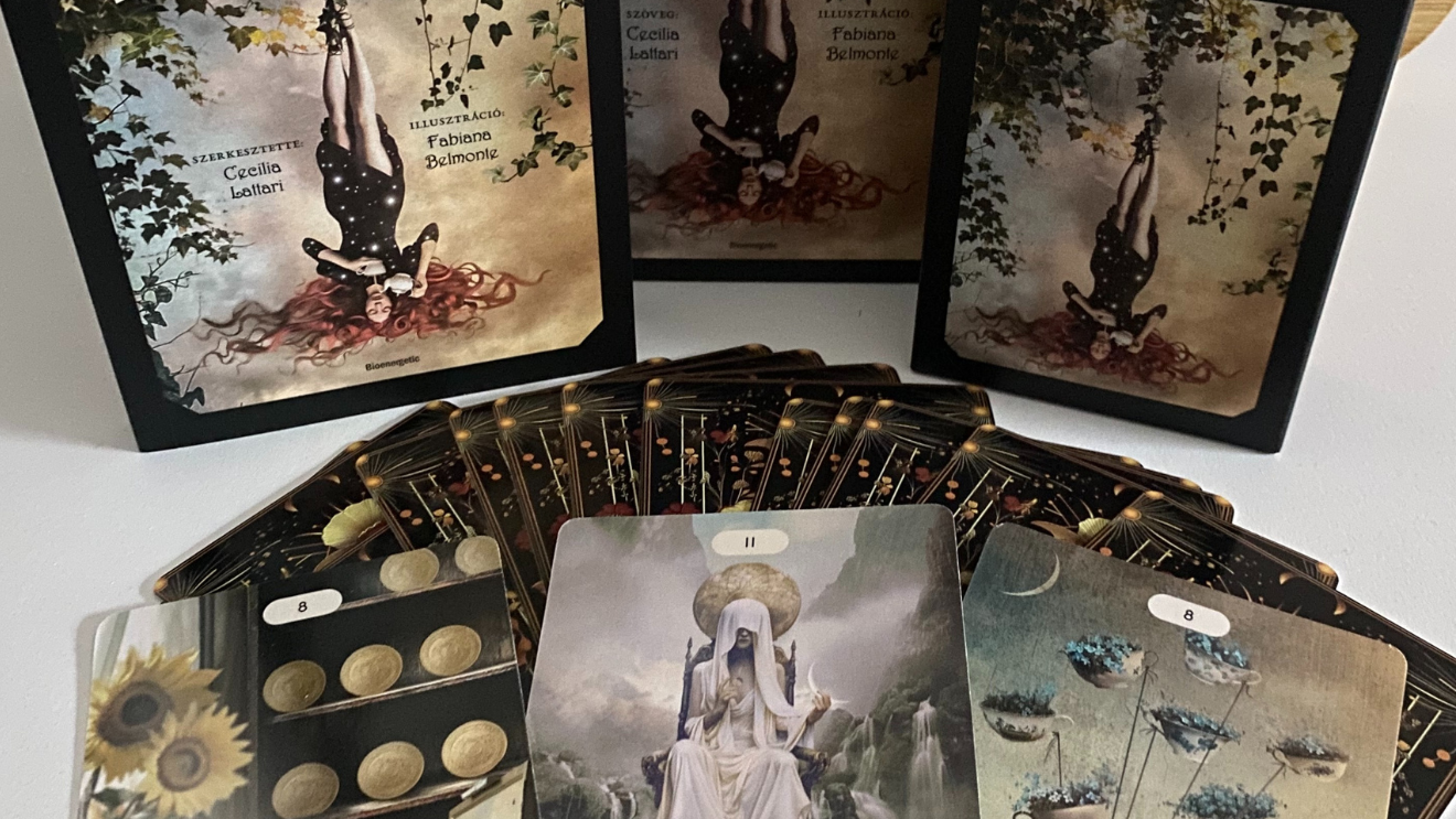 Cecilia Lattari: Mágikus órák tarot kártyája — avagy az idő rejtett arca, ami egyből magával ragad