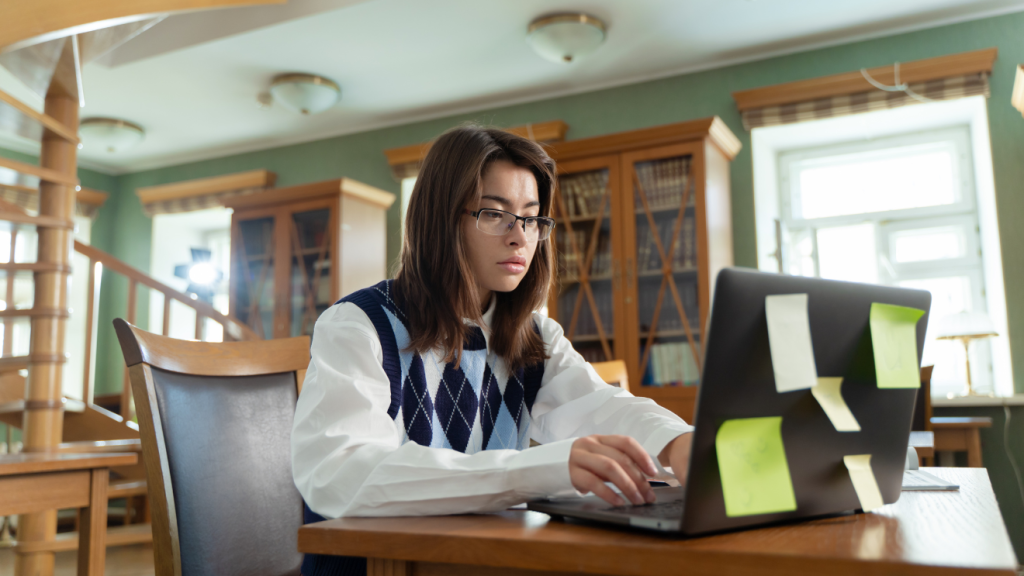 lány, tanul, laptop