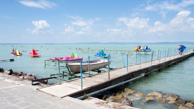 balaton, strand, hőségriadó, vízibicikli