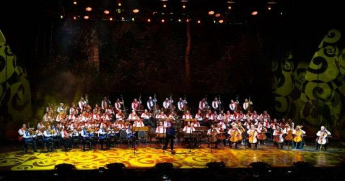 100 Tagú Cigányzenekar