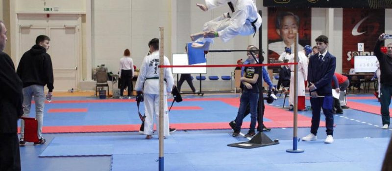 Priskin Ferenc speciáltechnikai törése a 2023-as Spirit Openen, Hatvanban. Priskin Ferenc Taekwon-do