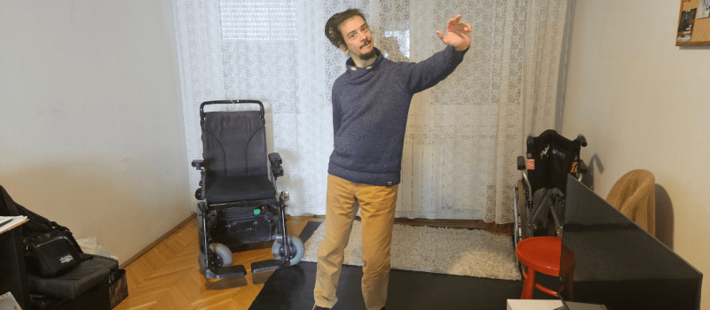 Tóth Károly saját kép Tóth Károly kerekesszékes előadóművész