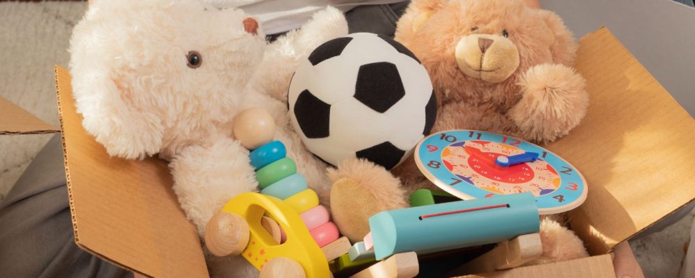 adomány, plüss, óra, játék Fotó Canva - @vadreams