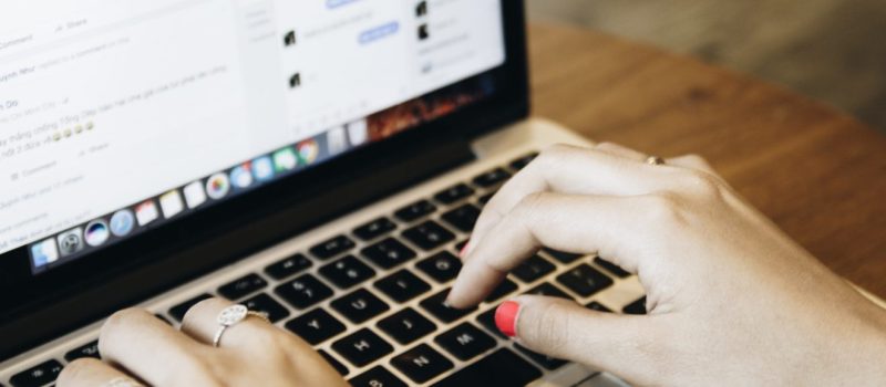 algoritmus, komment, hozzászólás, facebook – Kép forrása Pexels letiltás, komment, facebook,