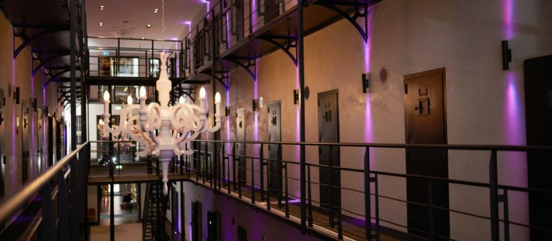 extrém szálláshely, Het Arresthuis Facebook-oldala