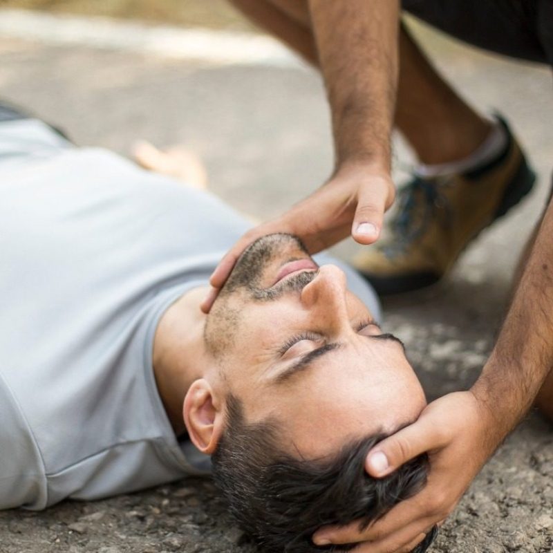 elsősegély, segítség, ájulás, sport, futás Kép forrása Canva - Getty Images by bymandesign