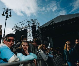 Fél órával a kezdés előtt - Rendszerbontó Nagykoncert