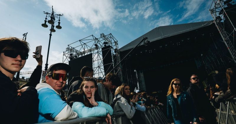 Fél órával a kezdés előtt - Rendszerbontó Nagykoncert