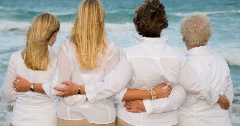 generációk, nők, szőke, anya, család, Kép forrása Canva - Getty Images Signature by niknikon