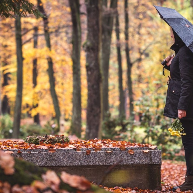 gyász, temető, ősz, halottak napja Képek forrása Getty Images by Zbynek Pospisil