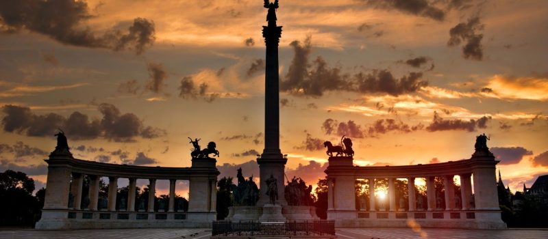 hősök tere, budapest Forrás Canva – Getty Images Signature hősök tere, levegőt tüntetés,