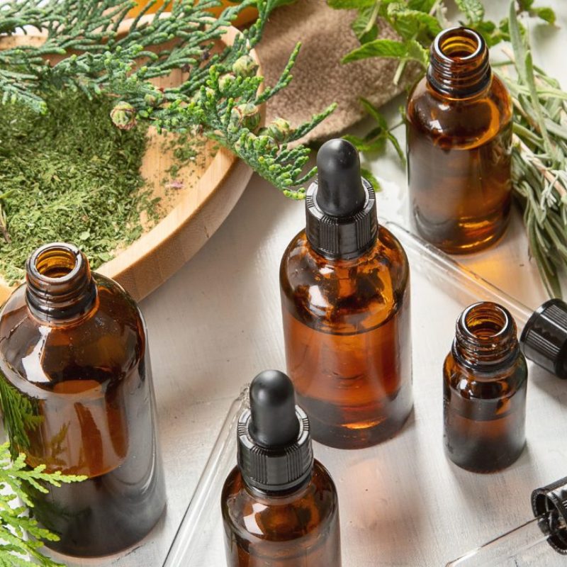 illóolaj, tuja, üvegcse, citrom, fűszer, levendula, citromfű kép forrása Canva - Getty Images Pro by biz245