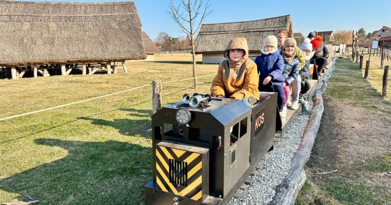 dinnyési Várparkban kisvasút