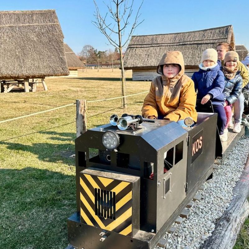 dinnyési Várparkban kisvasút