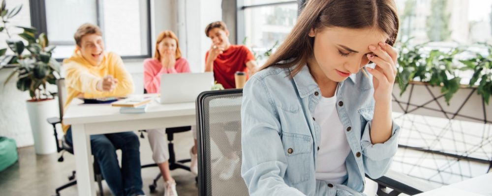 online bántalmazás,