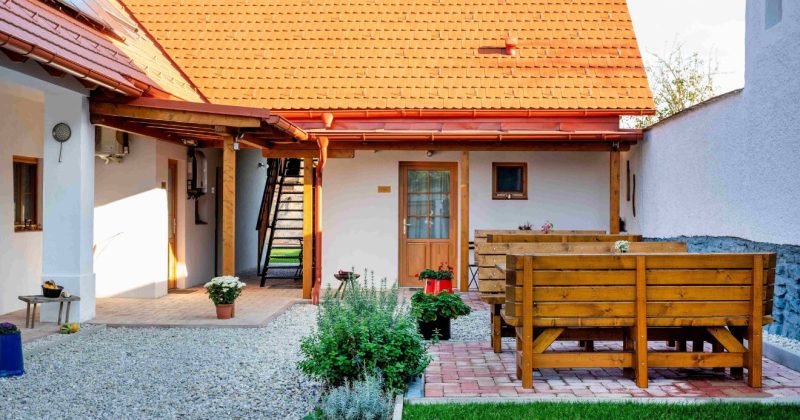 szépapám háza, udvar, kert, parasztház, falu, pad, kamra, magyar Kép forrása Szépapám háza