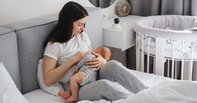 szoptatás, anyatej, anya, kisbaba, család, Kép forrása Canva by nina_gili