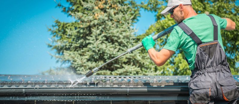 tető, előtte-utána, takarítás, tavasz, udvar Kép forrása Canva by Welcomia