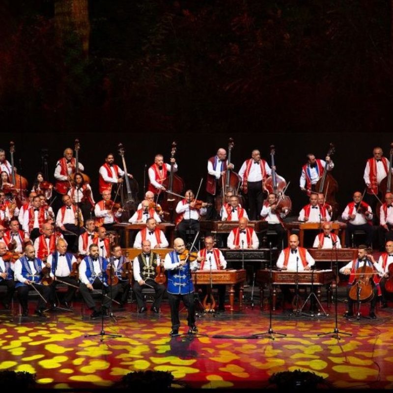 A 100 Tagú cigányzenekar virtuóz nagykoncertje